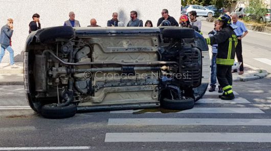 Nuoro. Le due auto dopo l'incidente (foto Cronache Nuoresi)