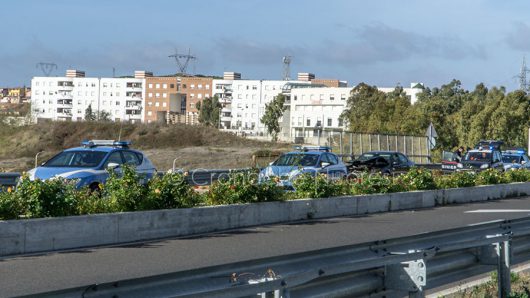 L'auto dopo l'incendio alle porte di Nuoro (foto S.Novellu)