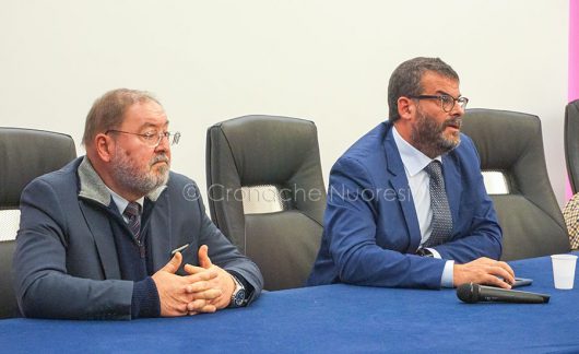 Il direttore generale di AREUS Lenzotti e l'assessore alla Sanità Arru (foto Cronache Nuoresi)