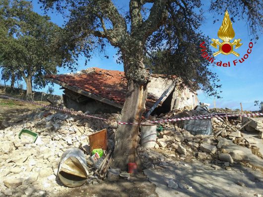 La stalla crollata nell'esplosione