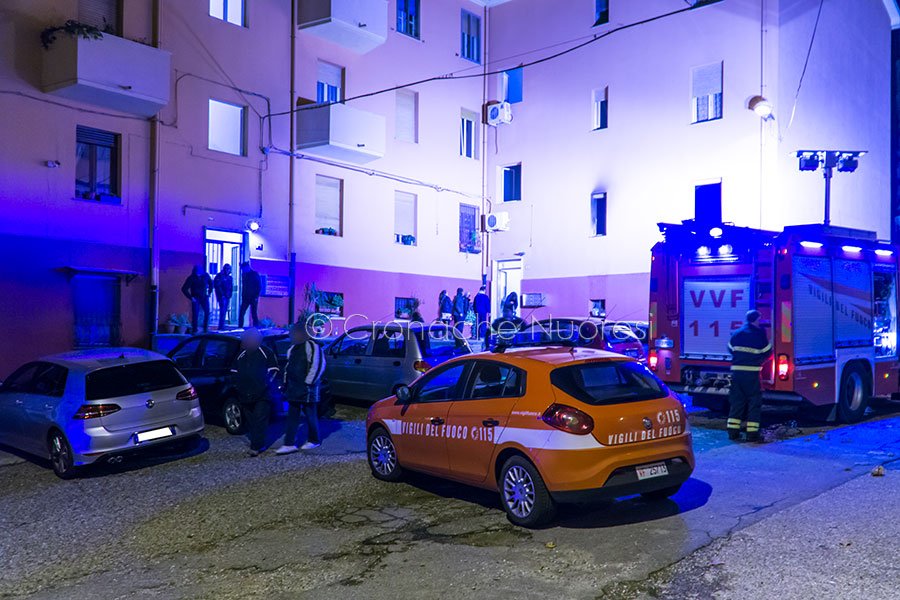 Il cortile dell'appartamento in cui si è sviluppato l'incendio (foto S.Novellu)