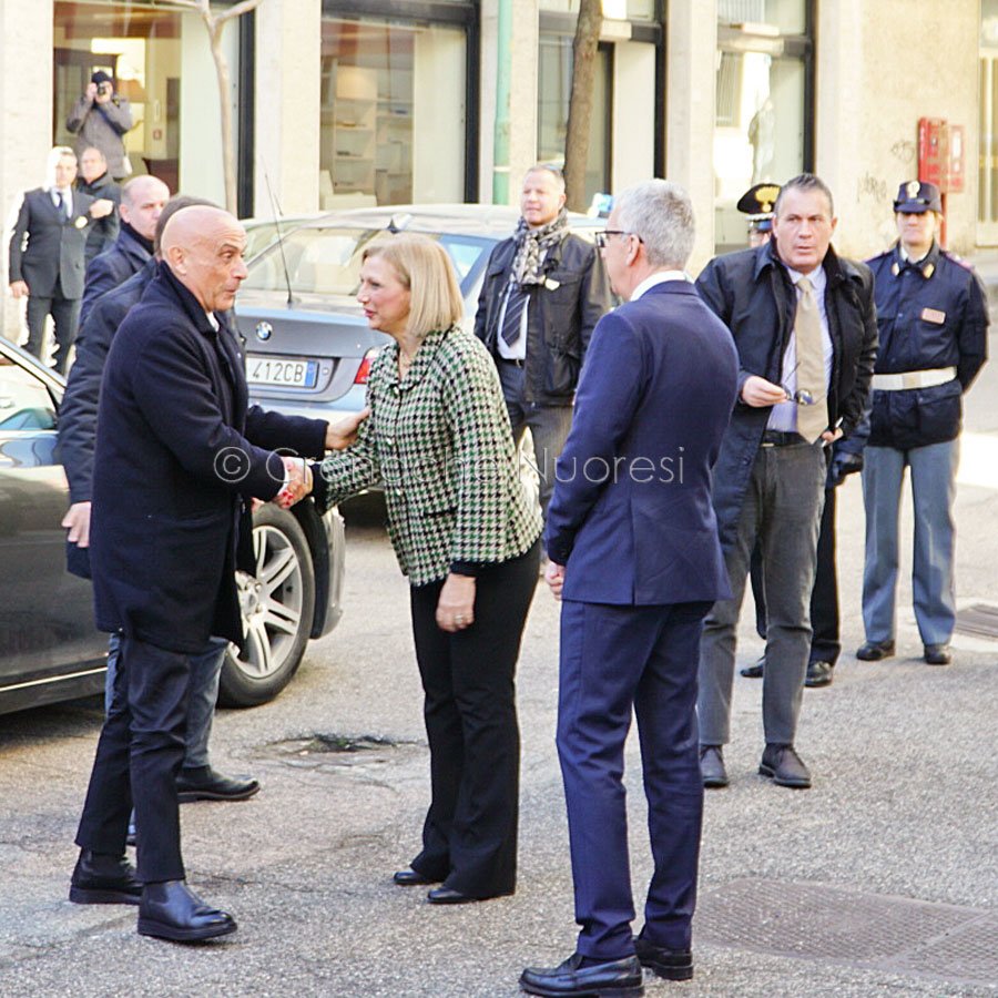 Nuoro, l'arrivo del ministro dell'Interno Minniti in Prefettura (foto S.Novellu)