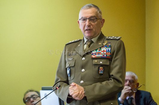 Il Capo di stato maggiore della Difesa Claudio Graziano durante la consegna delle chiavi della Caserma di Prato Sardo (© foto S.Novellu)