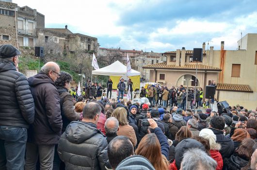 L'incontro con Alessando Di Battista a Oliena (foto Simone Littarru)