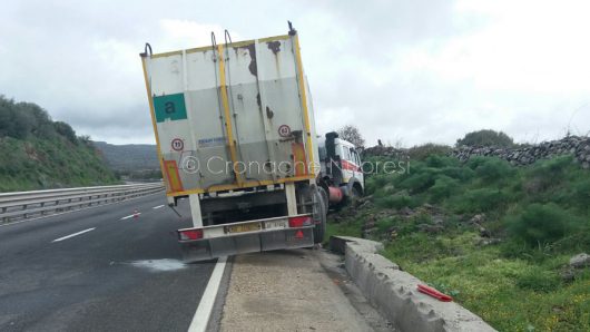 Il compattatore dopo l'uscita di strada