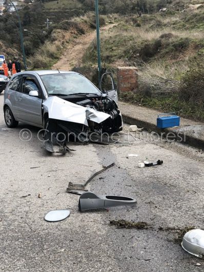 L'auto del giovane dopo l'incidente