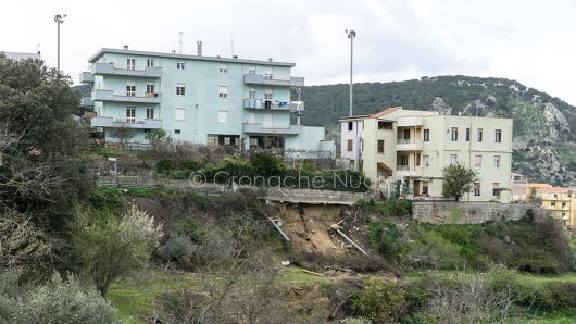 Nuoro, la frana idi via Mandrolisai (foto S.Novellu)