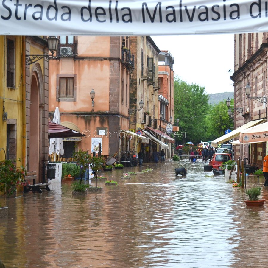 Bosa, il giorno dell'allagamento (foto S.Farina)