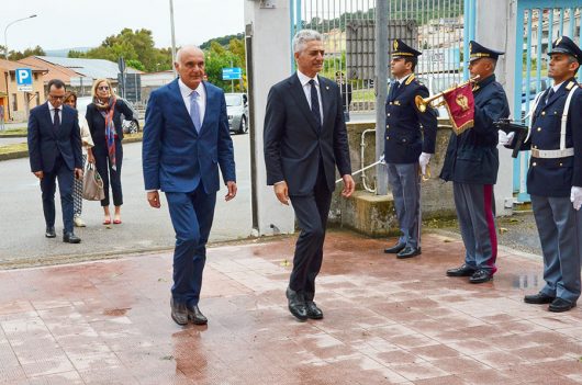 Macomer, inaugurazione di una scultura a Francesco Pischedda