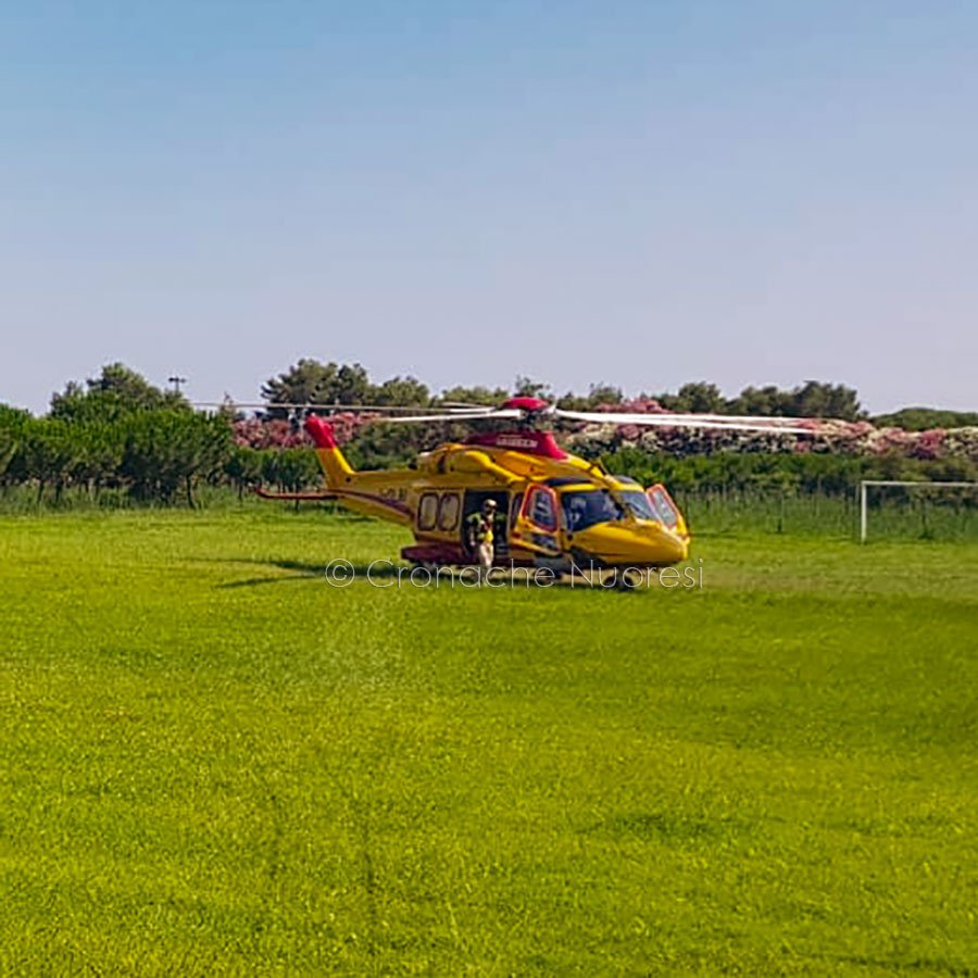 Orosei. L'elisoccorso del 118 nel giardino dell'hotel
