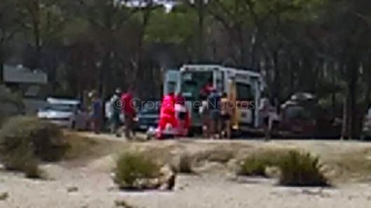 Orvile, il trasporto dell'uomo in ambulanza (foto Cronache Nuoresi)
