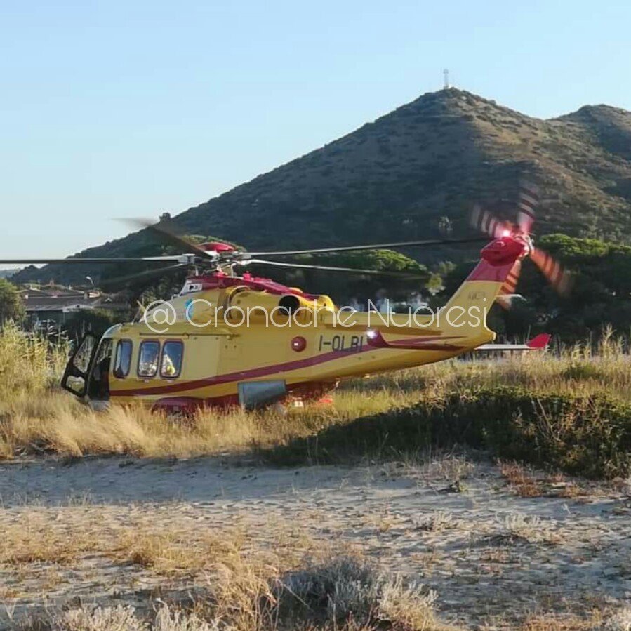 Il decollo dell'elisoccorso da Posada