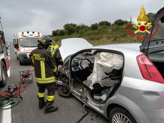 La Fiat Punto dopo lo scontro frontale