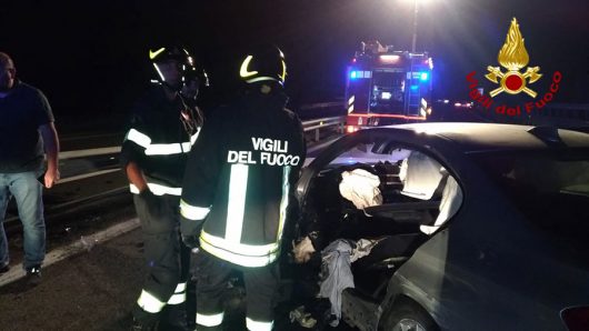 La scena dell'incidente dopo l'arrivo dei Vigili del fuoco