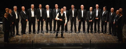 Un'esibizione del coro maschile Priamo Gallisai