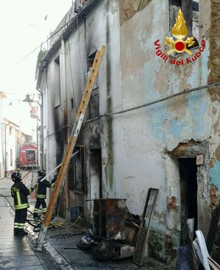 I Vigili del fuoco sul luogo dell'incendio