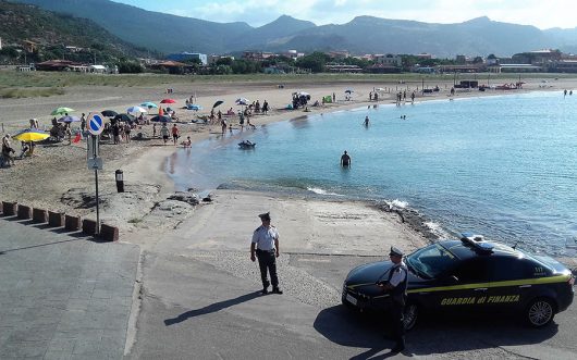 La Guardia di Finanza a Bosa Marina