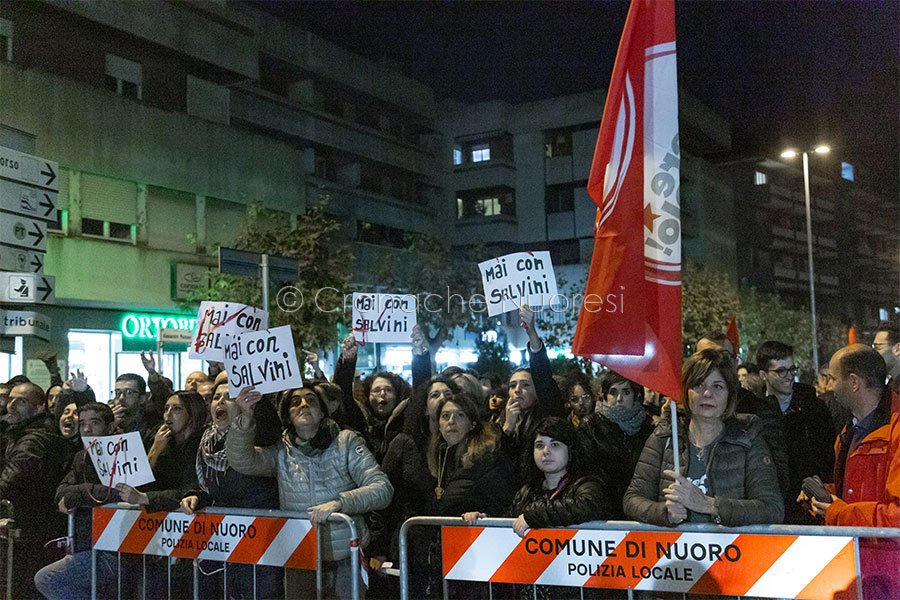 Nuoro, manifestazione di dissenso contro Salvini (foto S.Novellu)