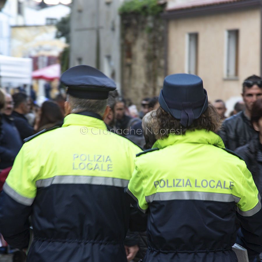 La Polizia locale durante la manifestazione (foto S. Novellu)