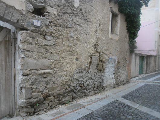 Nuoro, la casa di via Sassari prima del crollo