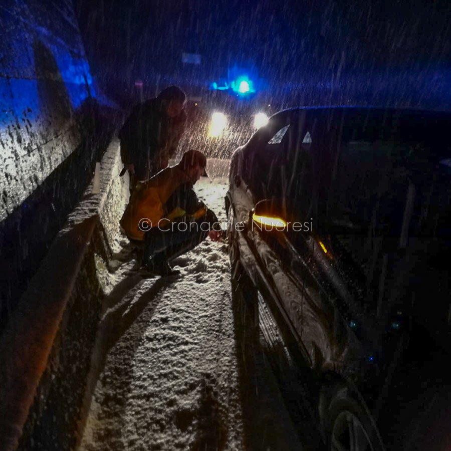 Montaggio catene nella neve