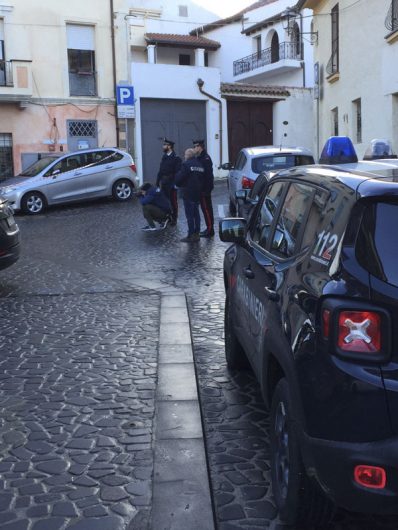 I Carabinieri mentre svolgono le indagini a Galtellì