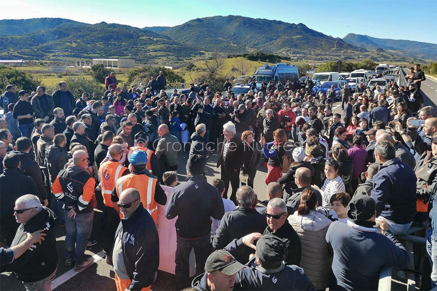 Protesta dei pastori per il prezzo del latte a Sologo (foto Giobbe)
