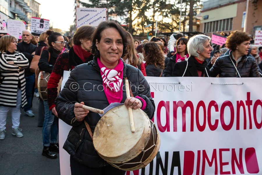 Nuoro. Manifestazione di rabbia contro l'uccisione di Romina Meloni (foto S.Novellu)