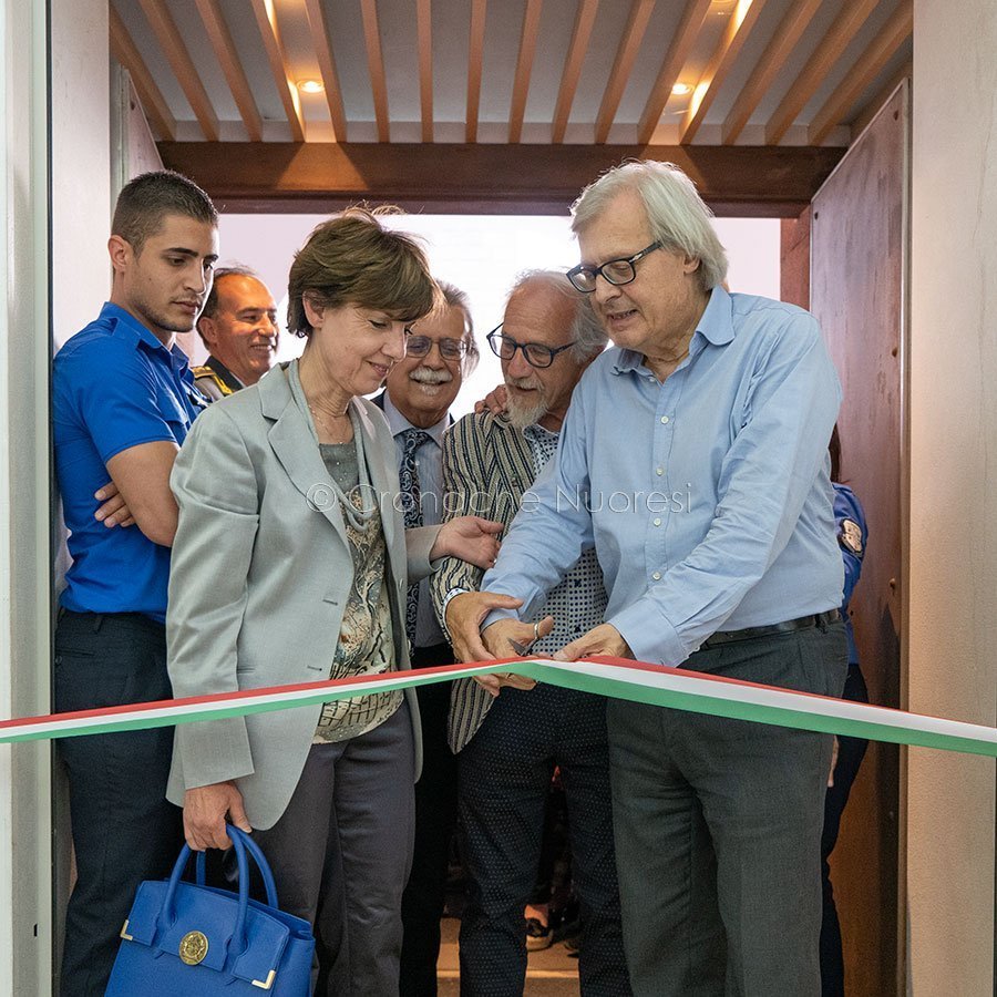 Nuoro. ISRE, inaugurazione della mostra di Giuseppe Carta (© foto S.Novellu)