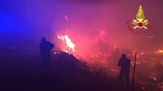 L'incendio alle pendici del Monte Pizzinnu