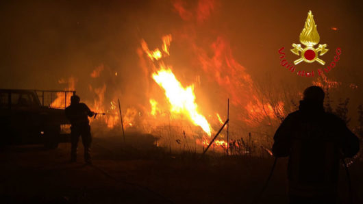 L'incendio alle pendici del Monte Pizzinnu