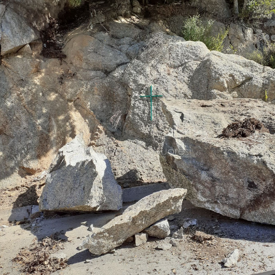 Massi sulla strada dell'Ortobene