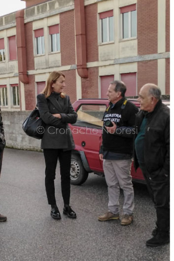La dottoressa Cattina con i protestanti (f. F. Becchere)