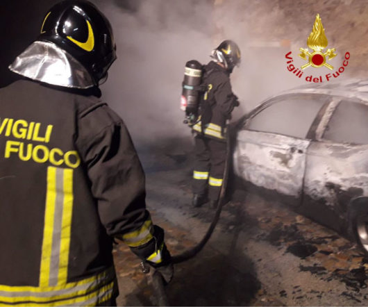 I Vigili del Fuoco intenti a domare le fiamme 