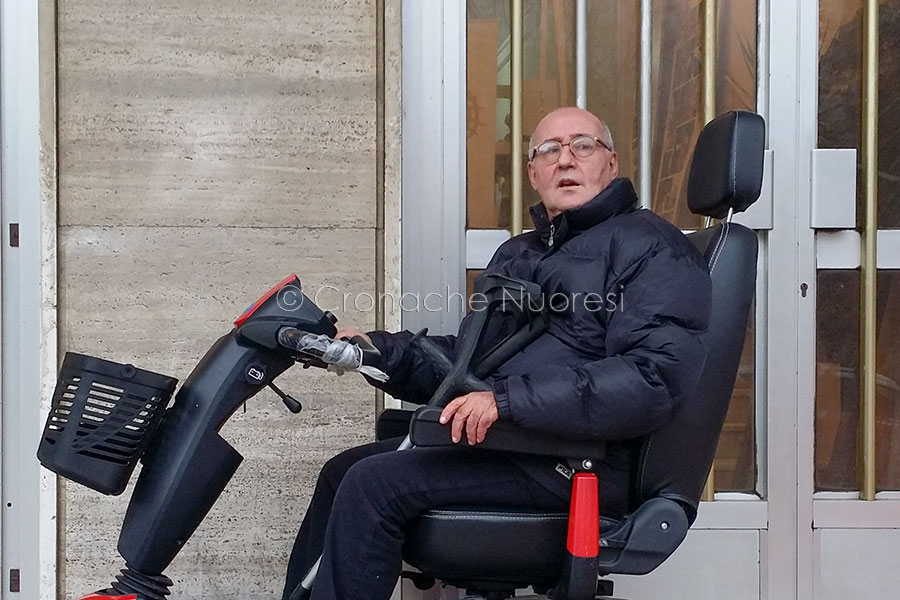 Comune di Nuoro. La protesta di Agostino Carobbi (foto S.Novellu)