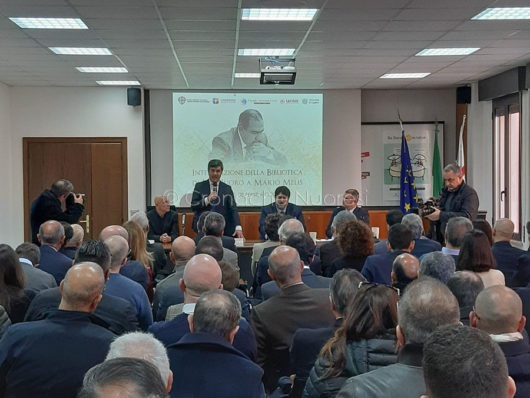 Donazione della biblioteca di Mario Melis all'Università di Nuoro