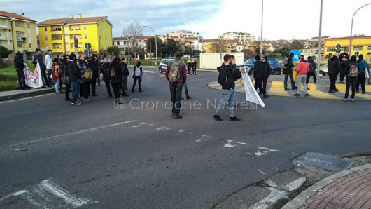 Macomer, la manifestazione contro il CPR (foto PGV)