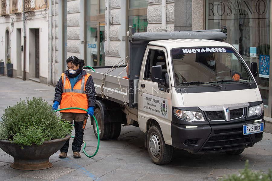 Emergenza Coronavirus, cura del verde pubblico al Corso (© foto S.Novellu)