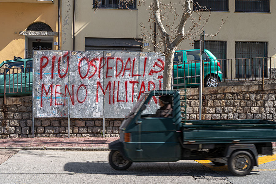 Emergenza Coronavirus. Messaggi di protesta a Nuoro (© foto S.Novellu)