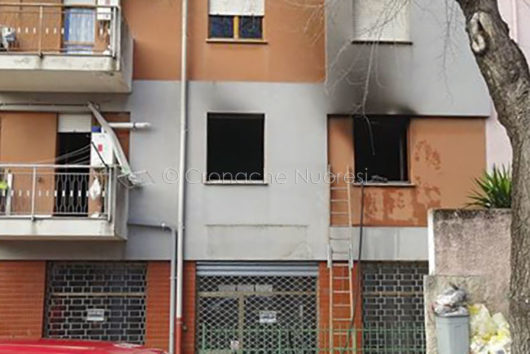L'appartamento andato a fuoco in viale Sardegna (foto Cronache Nuoresi)