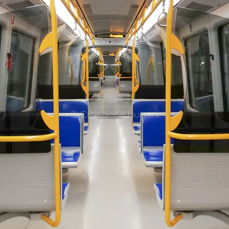 Milano, l'interno vuoto della Metropolitana (foto D.Mirai:Cronache Nuoresi)
