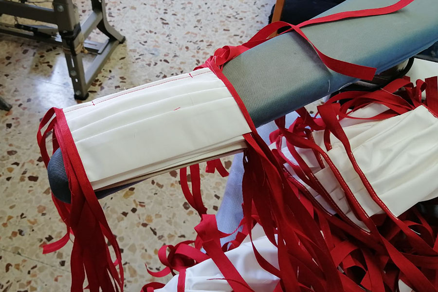 Alcune mascherine prodotte dalla Sartoria Demurtas di Jerzu