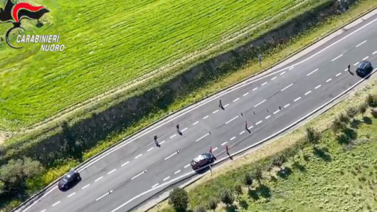 Controlli dei Carabinieri a Nuoro dall'elicottero