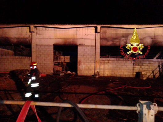 Il capannone dopo l'incendio