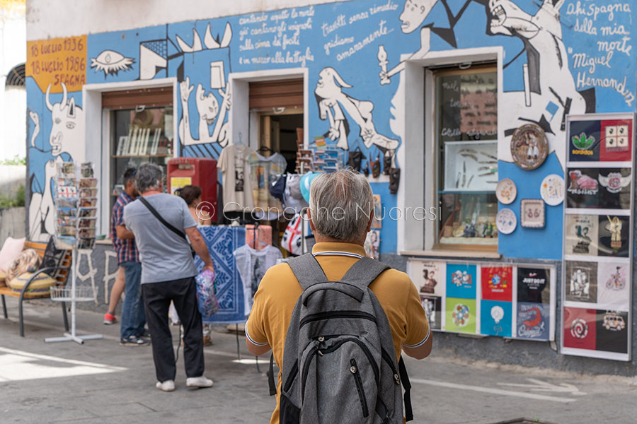 Turisti a Orgosolo (foto S.Novellu)