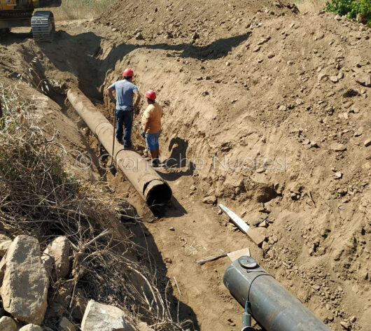 I tecnici di Abbanoa al lavoro sul guasto alla condotta di Janna 'e ferru