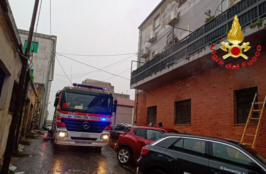 I Vigili del fuoco sul luogo dell'incendio