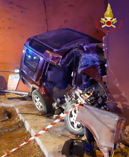 La Land Rover dopo lo schianto