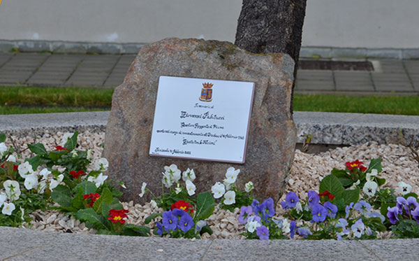 La targa commemorativa del commissario Giovanni Palatucci.jpg