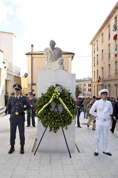 Nuoro: un monumento dedicato al finanziere Raimondo Falqui